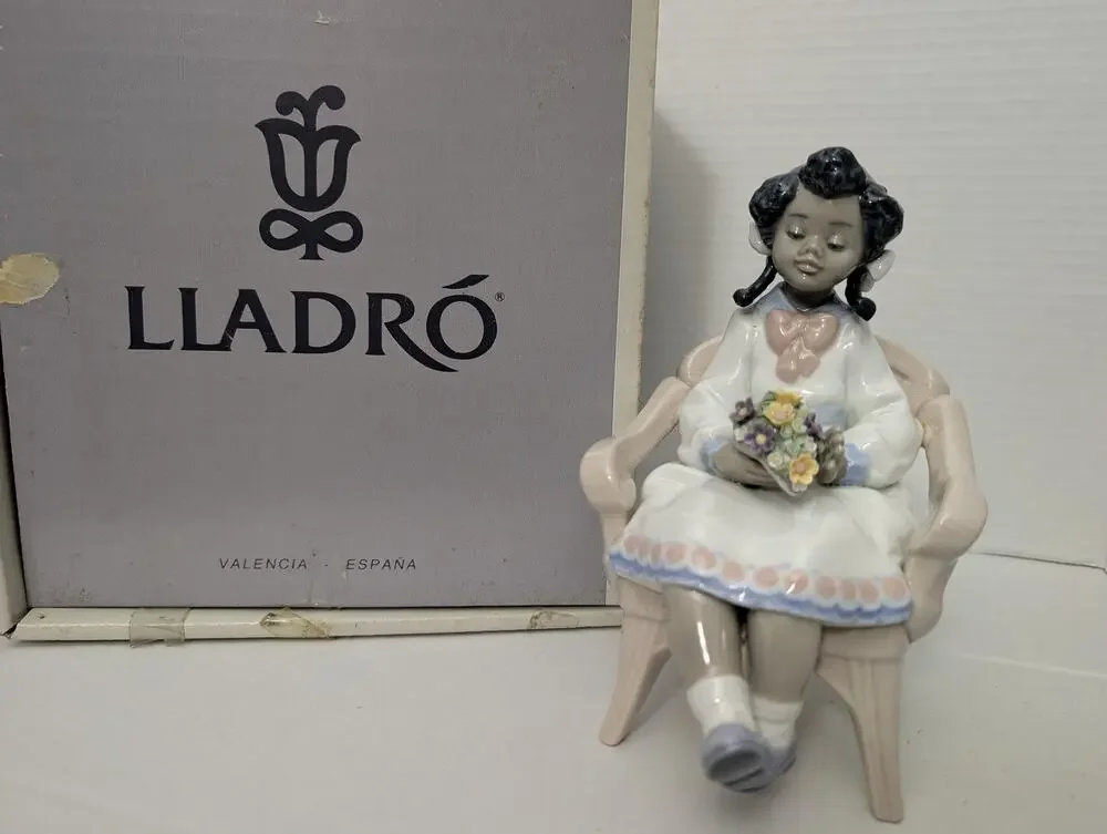 Vintage Lladro Sitting Pretty Modosita De Color Figurine #5699 Spain Boxed
